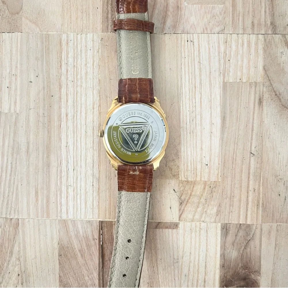 Guess retro gold tone brown leather dress watch NEW BATTERY